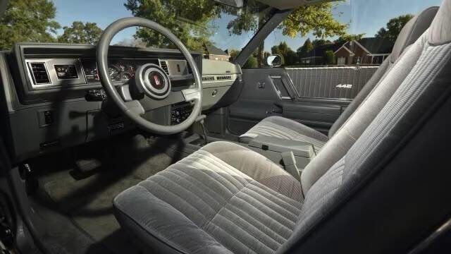 1987 Oldsmobile Cutlass Base 2dr Coupe - 22984928 - 24