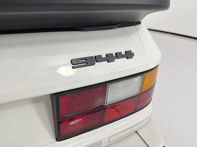 1987 Porsche 944 Base Trim - 23024821 - 10