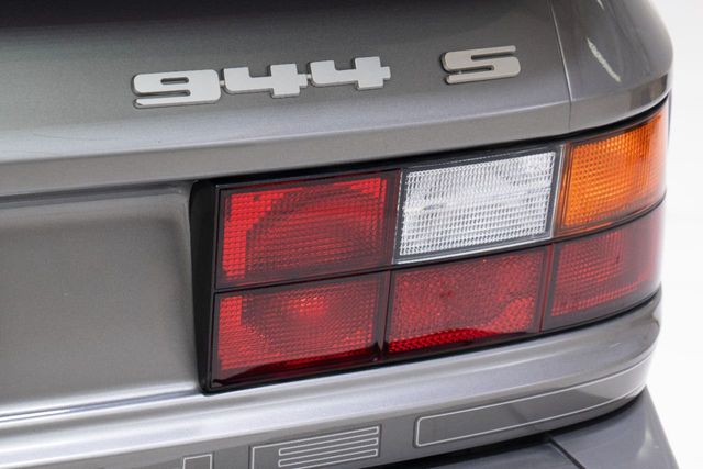 1987 Porsche 944 S  - 22109213 - 28