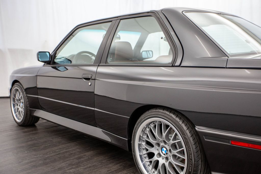 1988 BMW M3  - 22127067 - 27