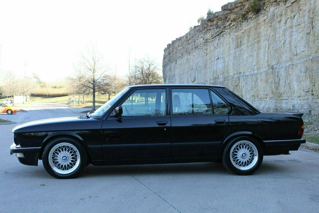 1988 BMW M5 Very RARE Collectible 5 Speed MANUAL Fast 615-300-6004 - 22788038 - 2