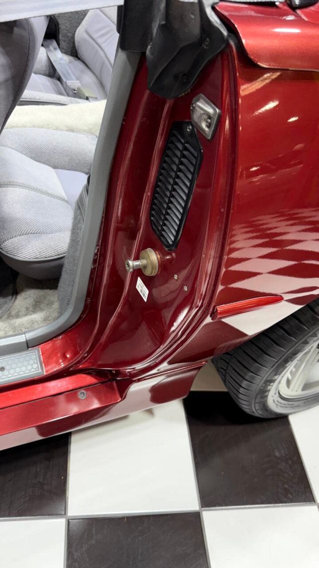 1988 Chevrolet Camaro IROC Z 2dr Convertible - 22894760 - 34