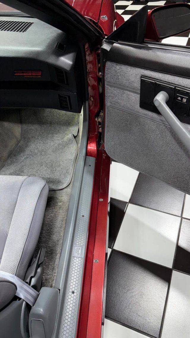 1988 Chevrolet Camaro IROC Z 2dr Convertible - 22894760 - 39