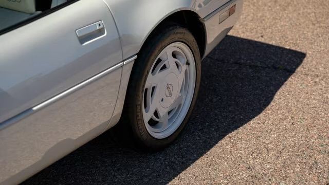1988 Chevrolet Corvette ONLY 5k MILES - 35th Anniversary - 23001770 - 9