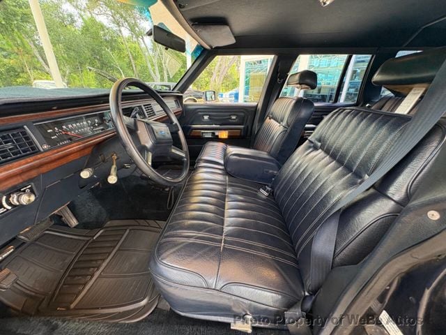 1988 Ford Crown Victoria Base 4dr Wagon - 23051502 - 24