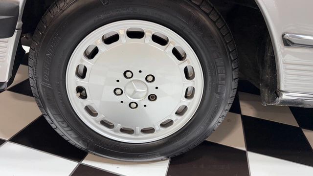 1988 Mercedes-Benz 560 560 SL 2dr Convertible - 22884222 - 23