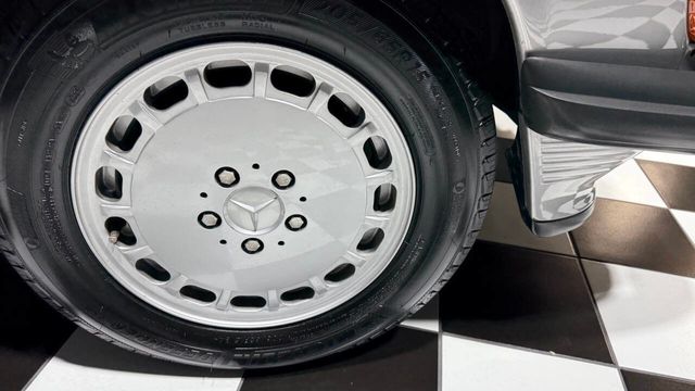 1988 Mercedes-Benz 560 560 SL 2dr Convertible - 22884222 - 32