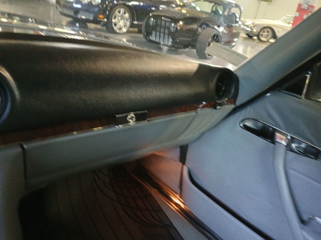 1988 Mercedes-Benz 560 SL Clean Title Florida Car - 23015381 - 14