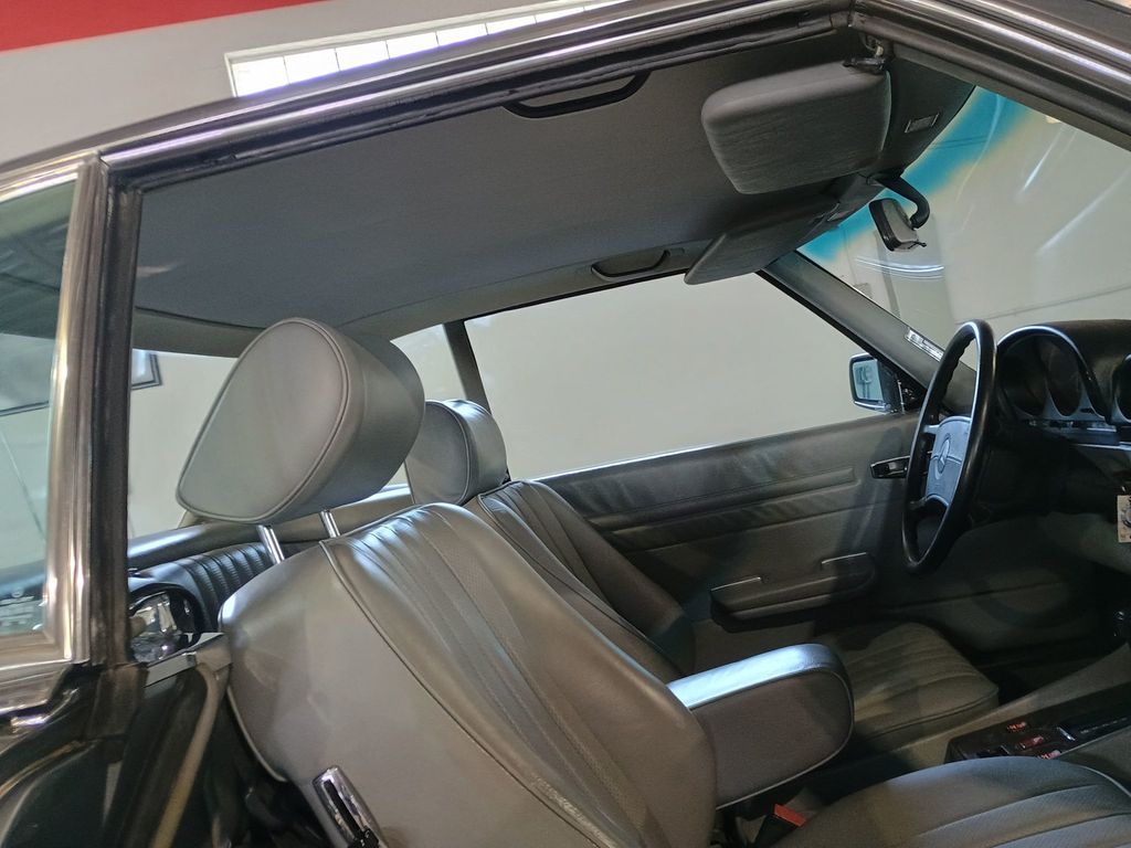 1988 Mercedes-Benz 560 SL Clean Title Florida Car - 23015381 - 19
