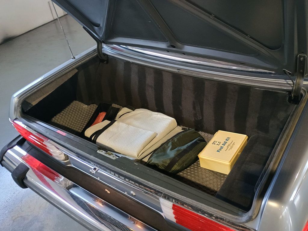 1988 Mercedes-Benz 560 SL Clean Title Florida Car - 23015381 - 26