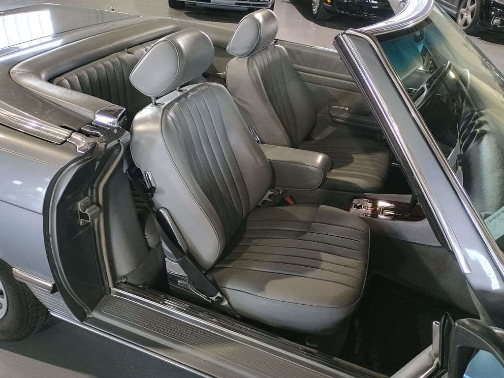 1988 Mercedes-Benz 560 SL Clean Title Florida Car - 23015381 - 33