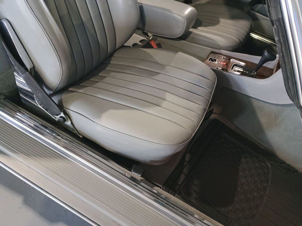 1988 Mercedes-Benz 560 SL Clean Title Florida Car - 23015381 - 34
