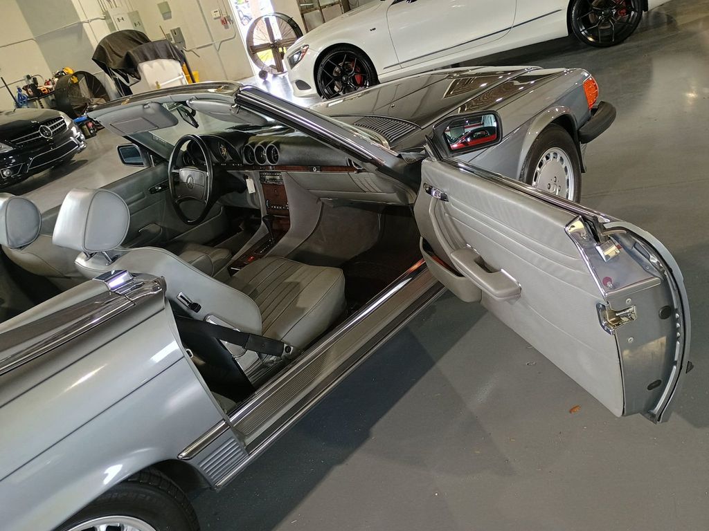1988 Mercedes-Benz 560 SL Clean Title Florida Car - 23015381 - 36