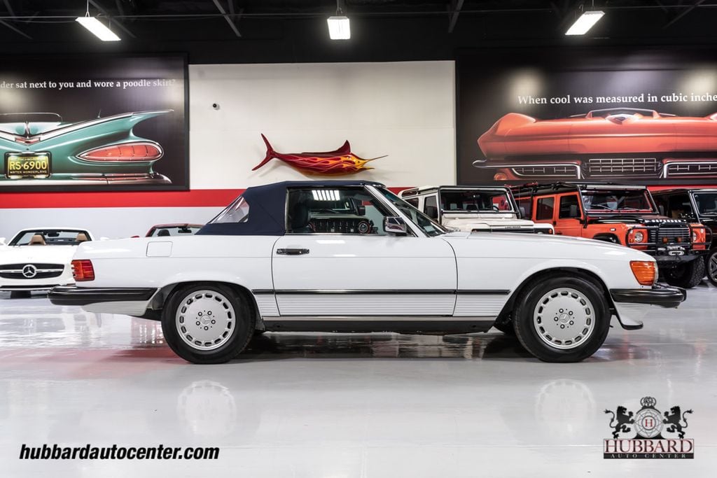 1988 Mercedes-Benz 560SL 1-Owner, Original MSRP, Original Bill of Sale, WOW - 22088992 - 24