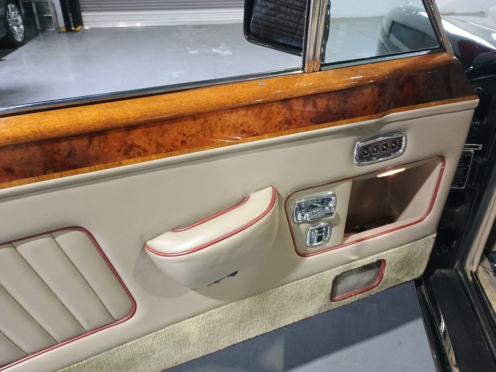 1988 Rolls-Royce Corniche II Mulliner Park Ward Clean Carfax - 23073501 - 15