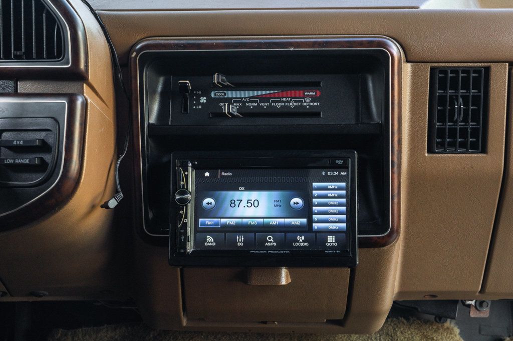 1989 Ford Bronco photo 19