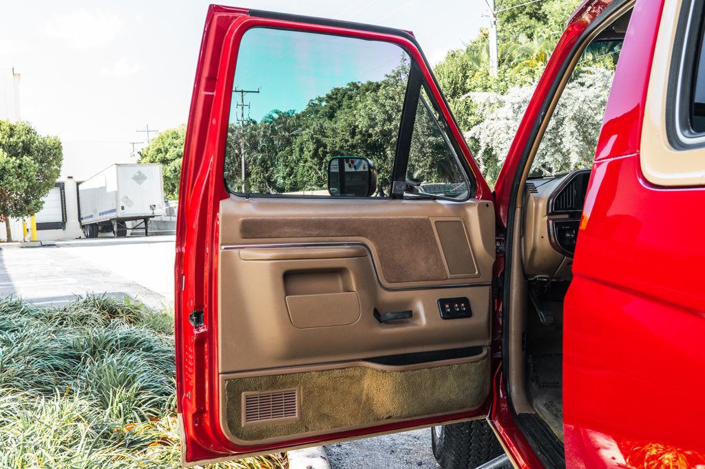 1989 Ford Bronco photo 24