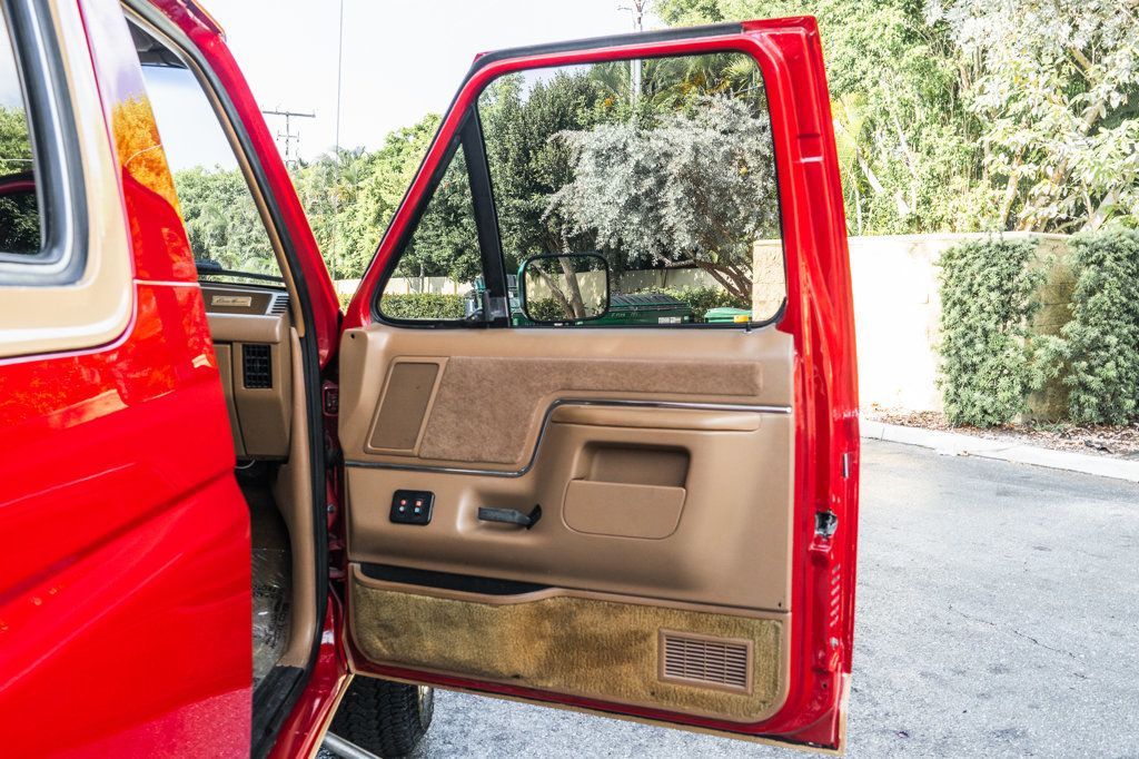 1989 Ford Bronco photo 25