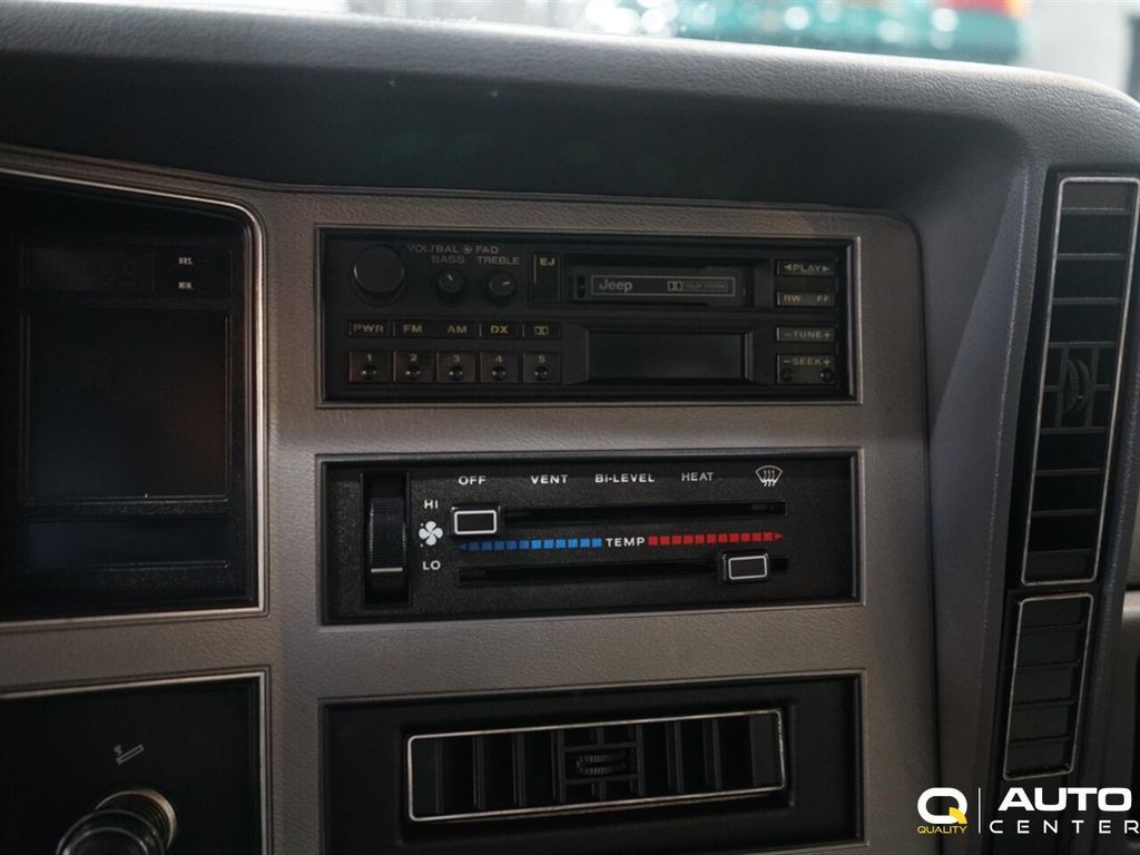 1989 Jeep Cherokee 4dr Wagon Laredo 4WD - 23013480 - 34