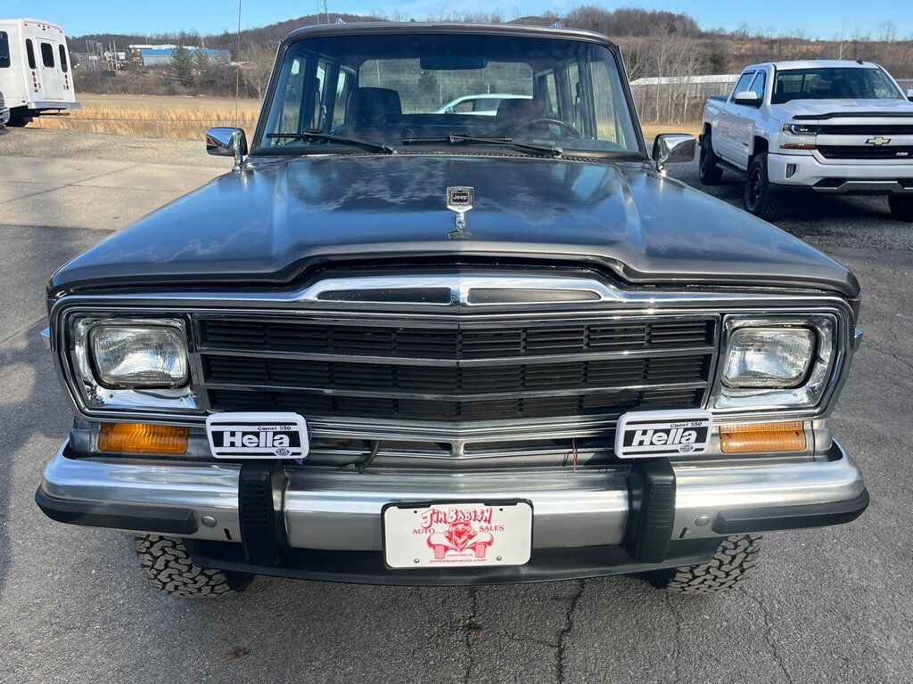 1989 Jeep Grand Wagoneer Base photo 10