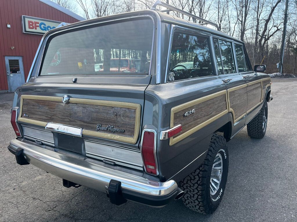 1989 Jeep Grand Wagoneer Base photo 4