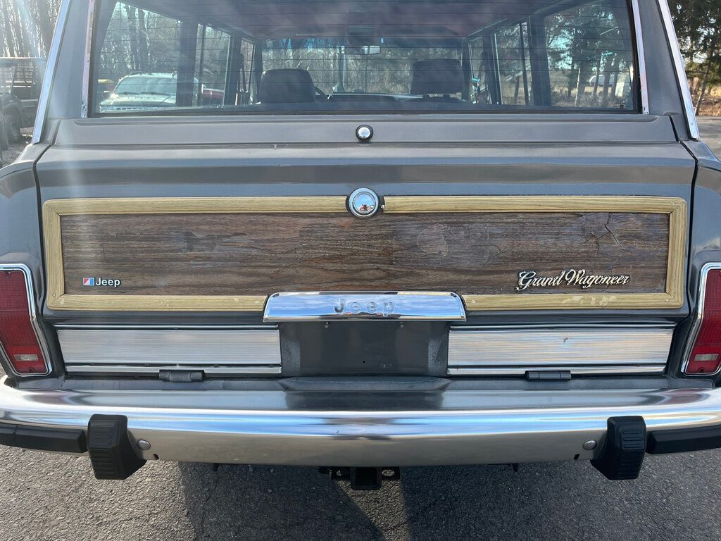 1989 Jeep Grand Wagoneer Base photo 35