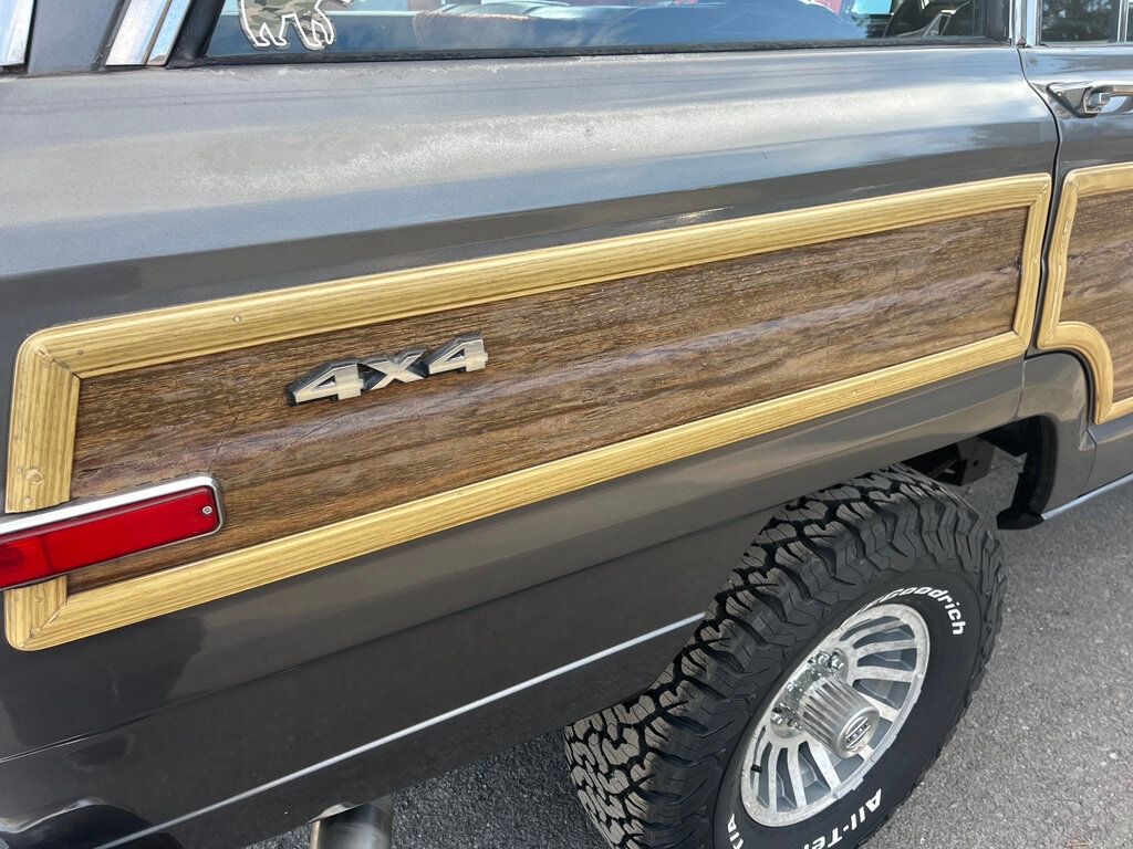 1989 Jeep Grand Wagoneer Base photo 36