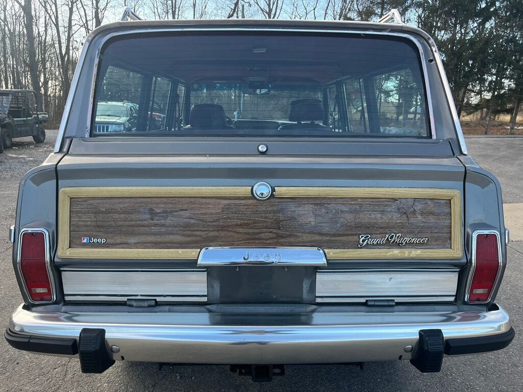 1989 Jeep Grand Wagoneer Base photo 5