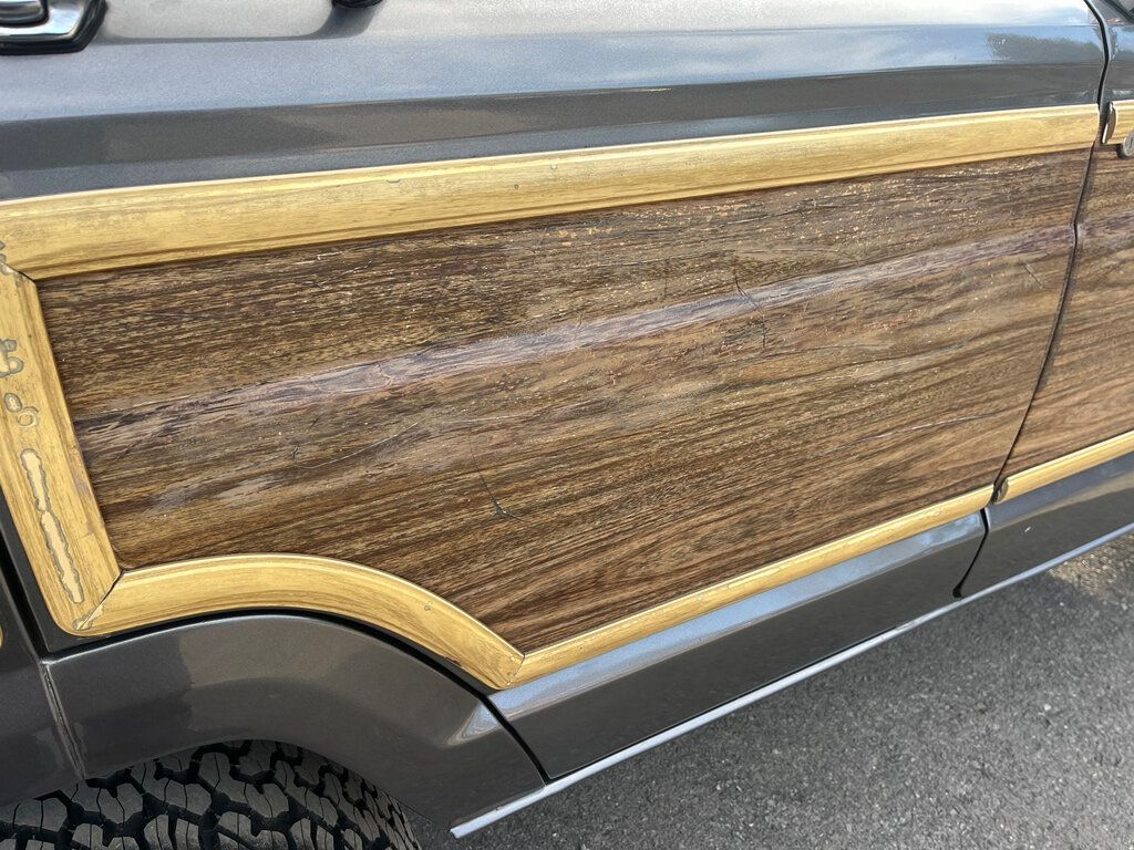 1989 Jeep Grand Wagoneer Base photo 37