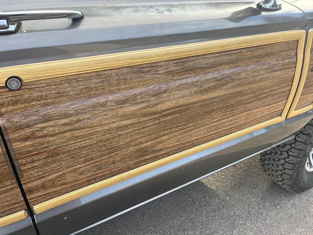 1989 Jeep Grand Wagoneer Base photo 38