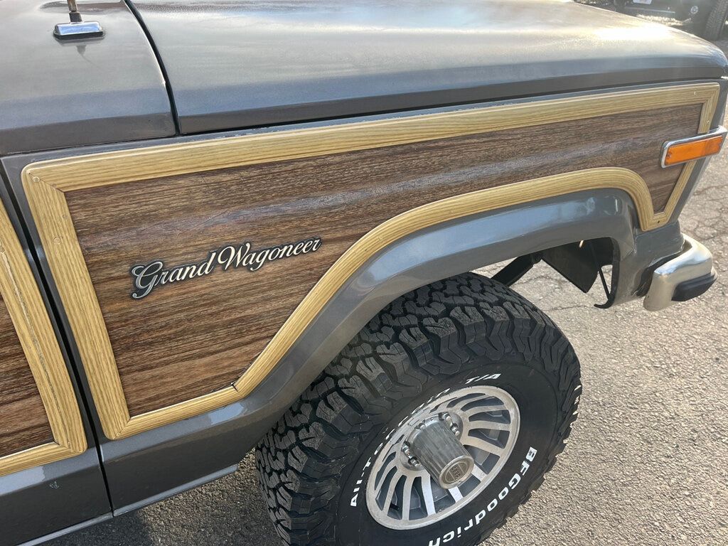 1989 Jeep Grand Wagoneer Base photo 39