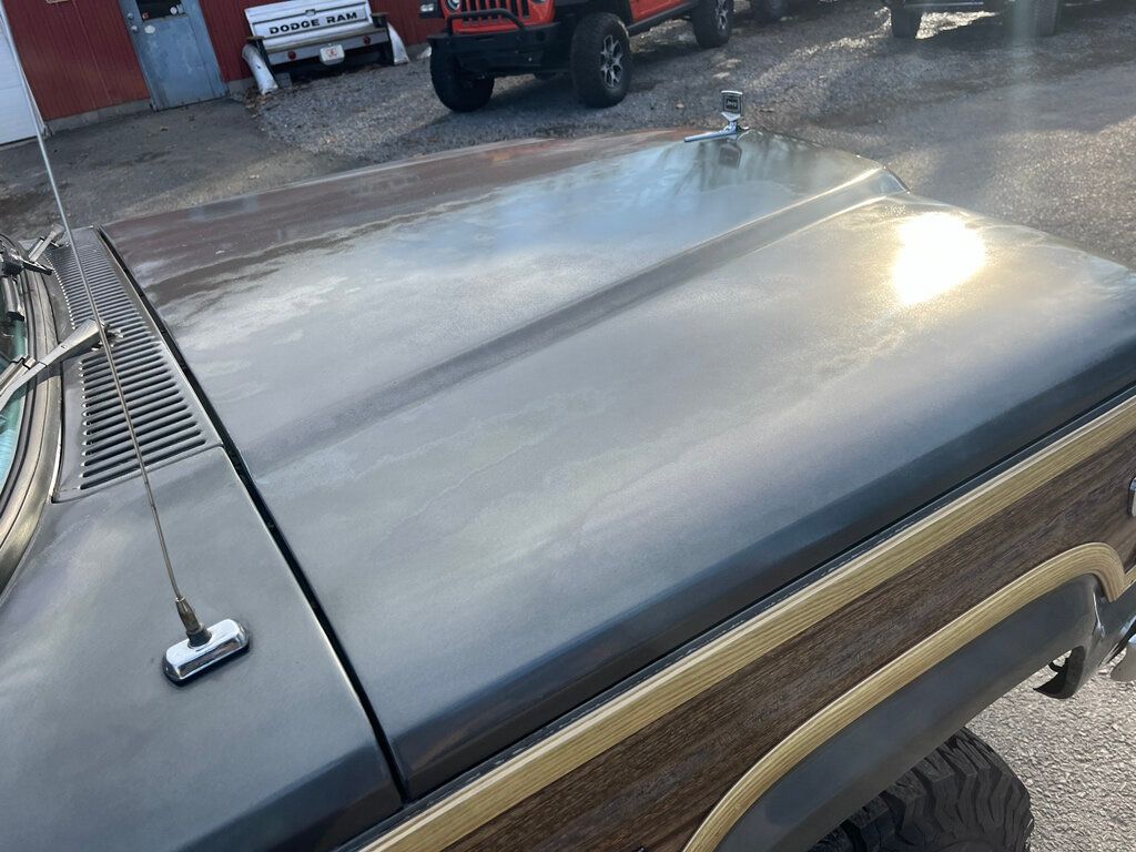 1989 Jeep Grand Wagoneer Base photo 40