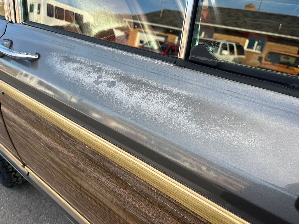 1989 Jeep Grand Wagoneer Base photo 41