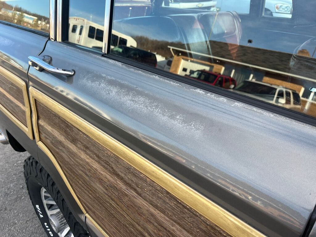 1989 Jeep Grand Wagoneer Base photo 42
