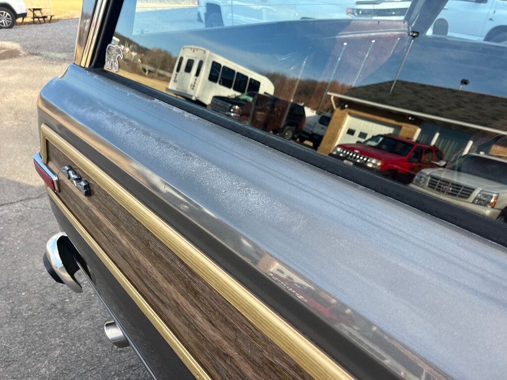 1989 Jeep Grand Wagoneer Base photo 43