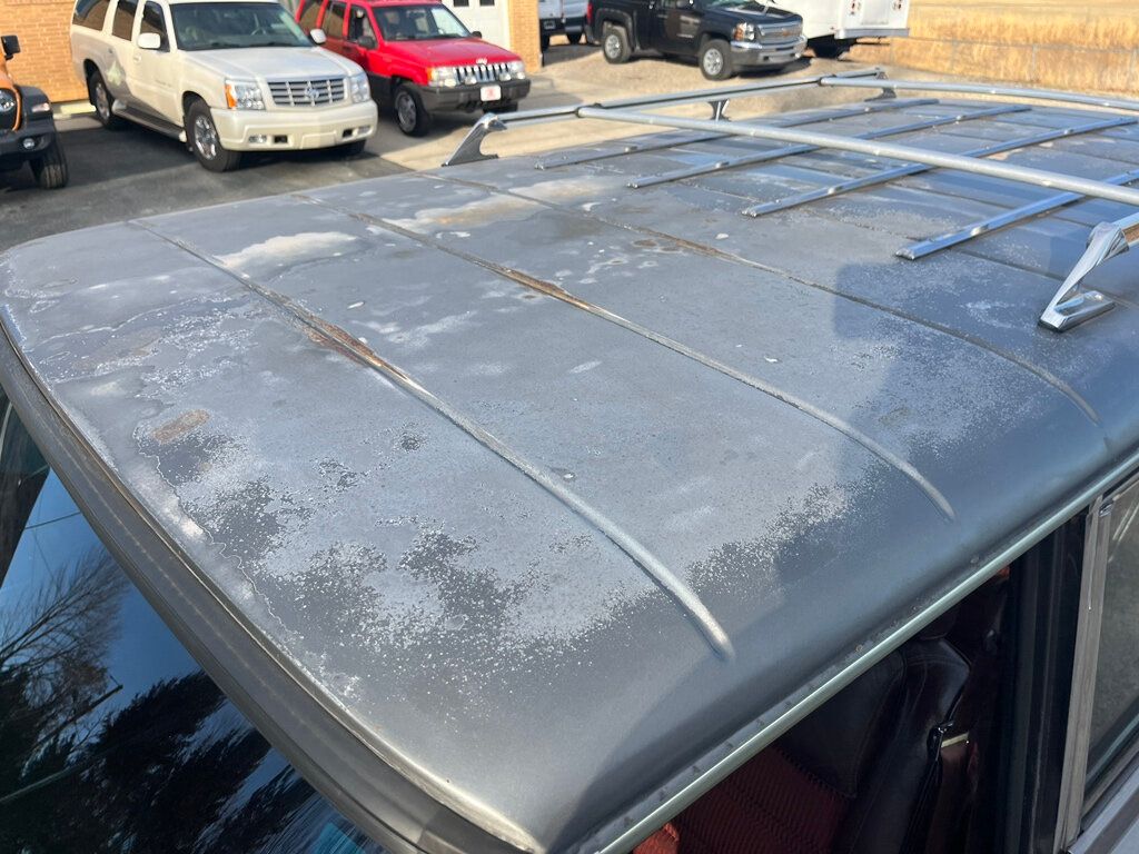 1989 Jeep Grand Wagoneer Base photo 45