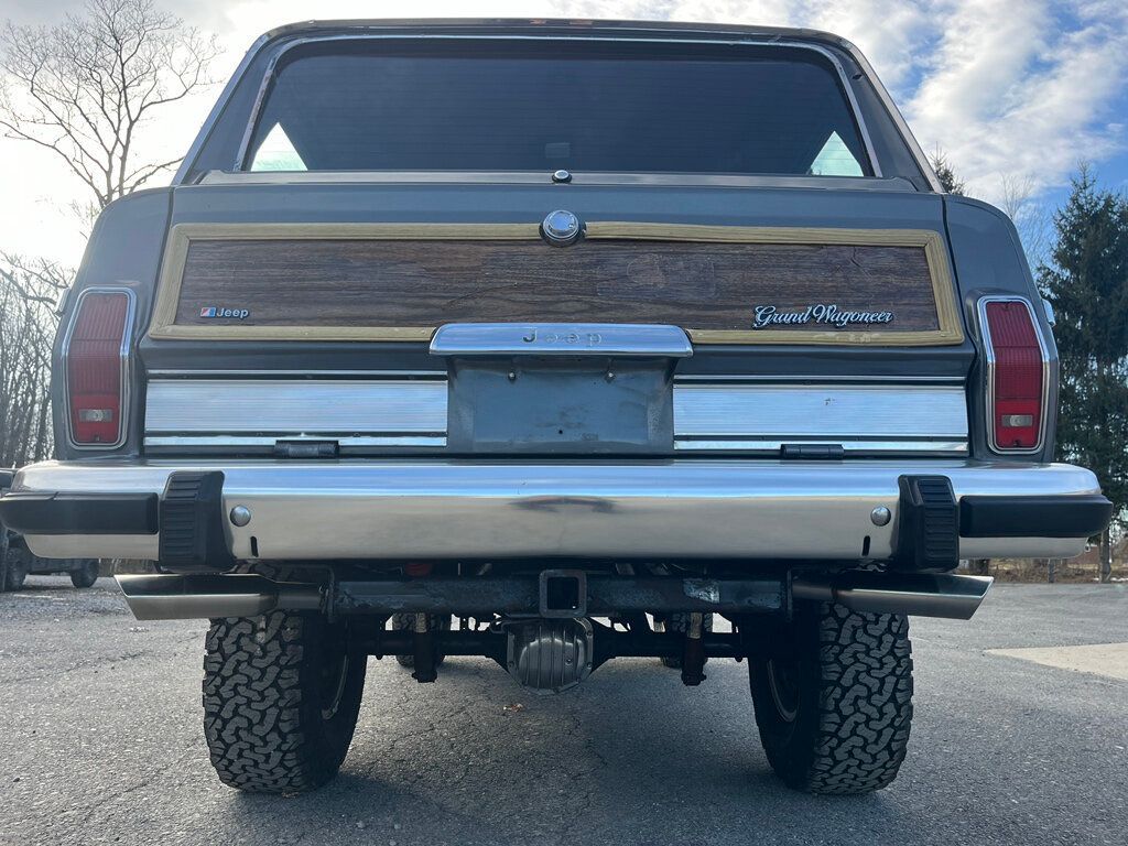 1989 Jeep Grand Wagoneer Base photo 6