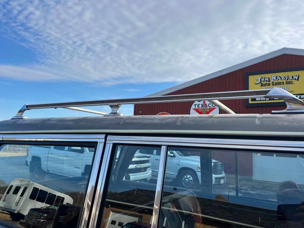 1989 Jeep Grand Wagoneer Base photo 46