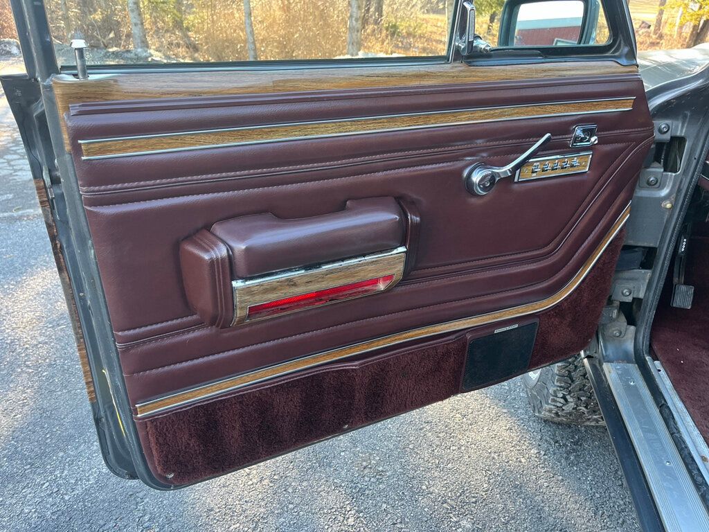 1989 Jeep Grand Wagoneer Base photo 47