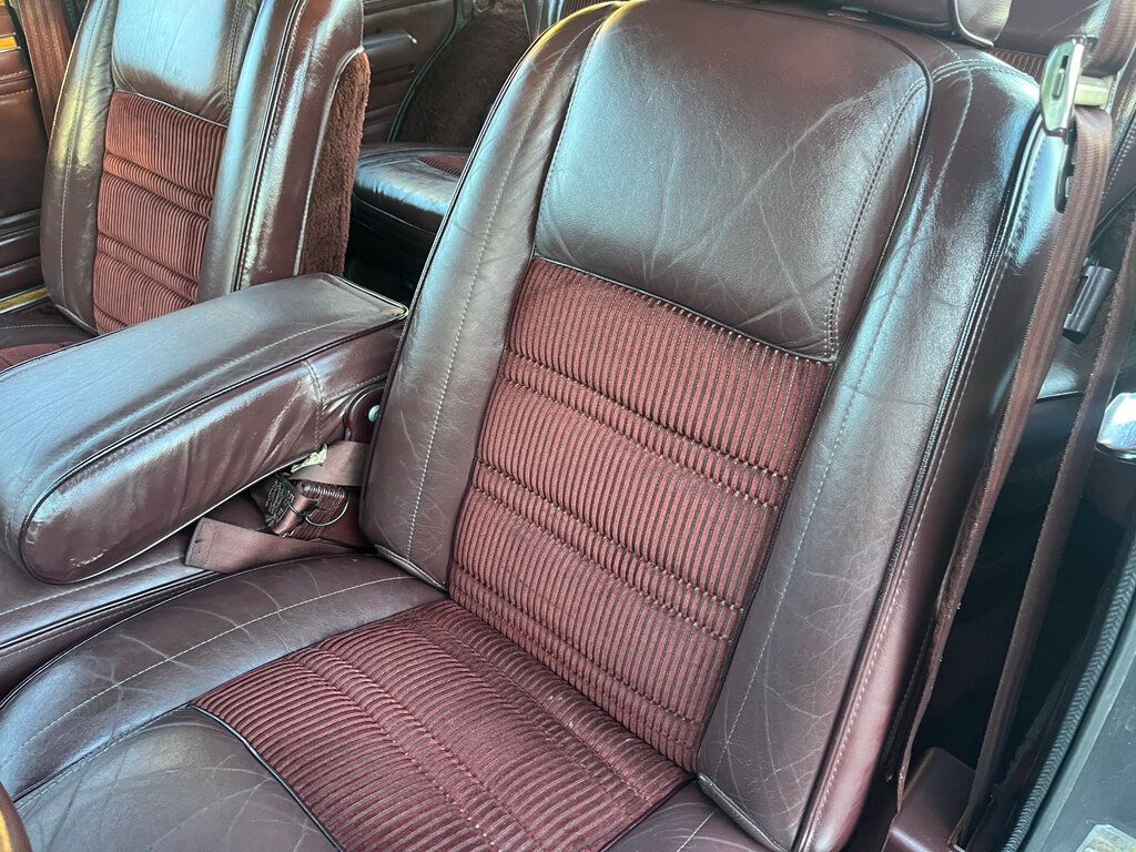 1989 Jeep Grand Wagoneer Base photo 49