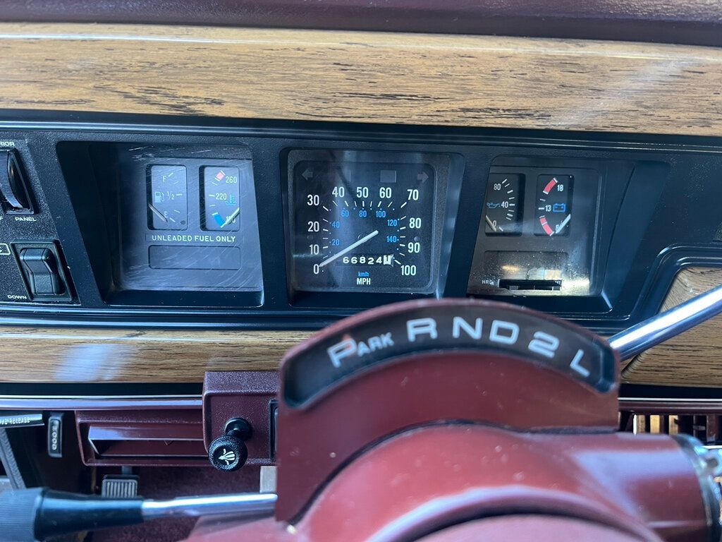 1989 Jeep Grand Wagoneer Base photo 50