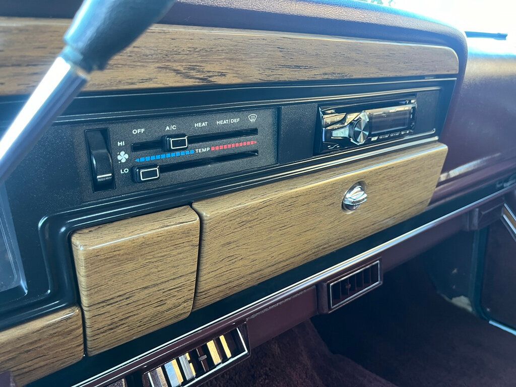1989 Jeep Grand Wagoneer Base photo 51