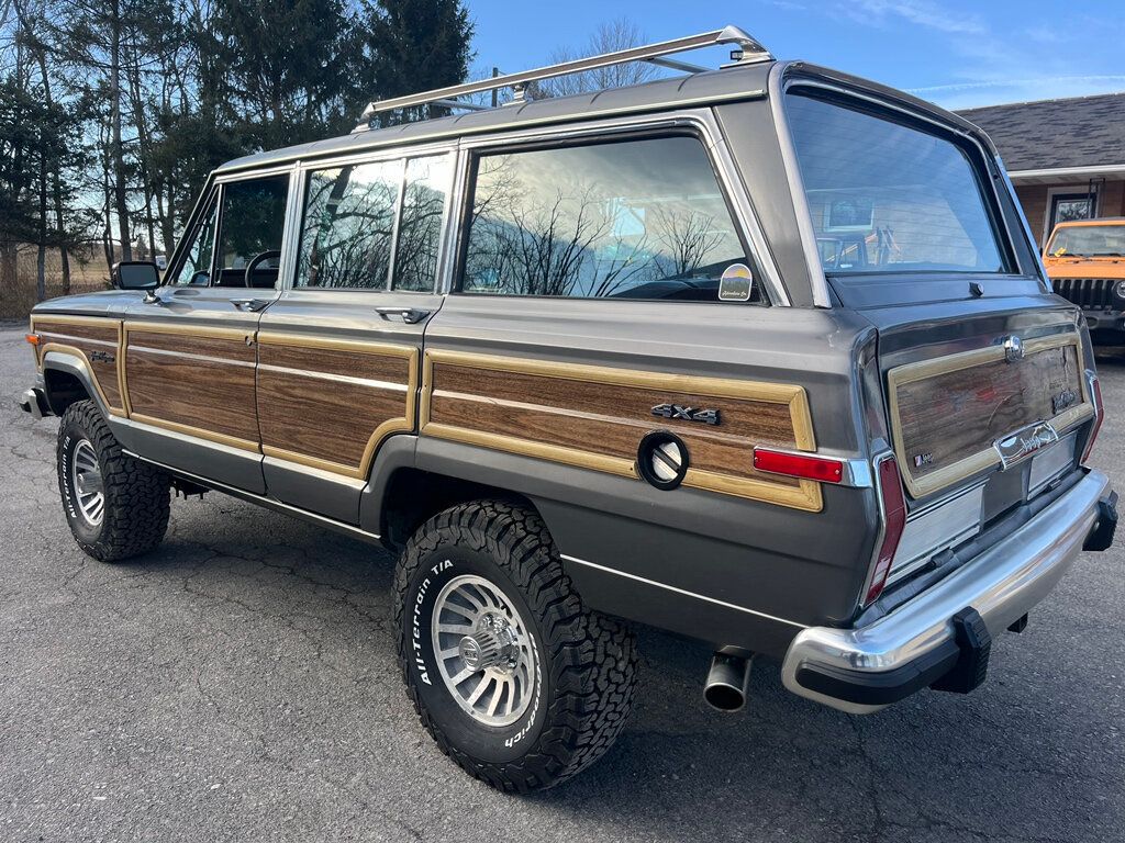 1989 Jeep Grand Wagoneer Base photo 7