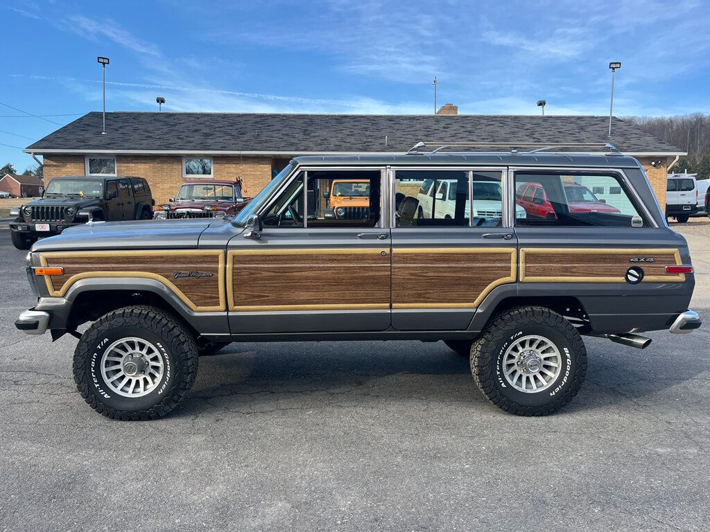 1989 Jeep Grand Wagoneer Base photo 8