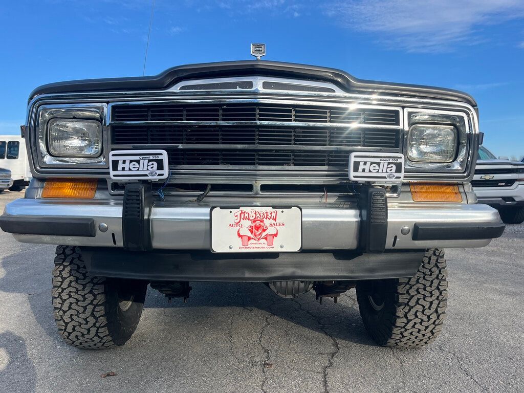 1989 Jeep Grand Wagoneer Base photo 9