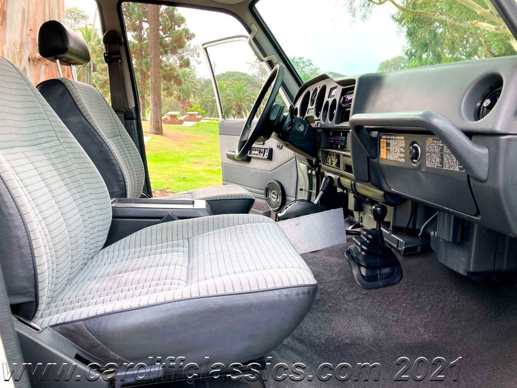 1989 Toyota Land Cruiser 4dr Wagon - 21039258 - 9