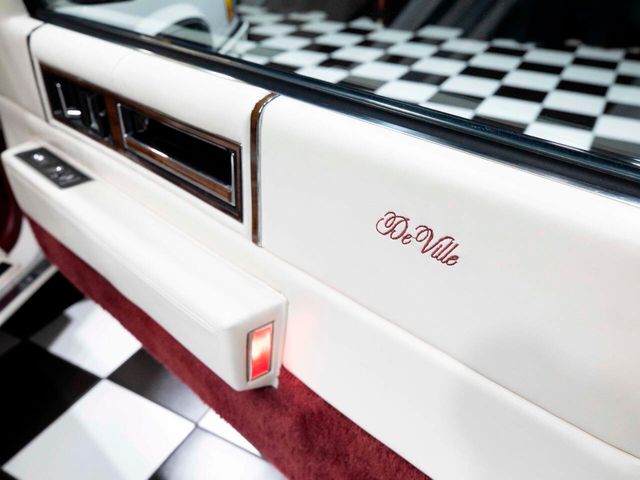 1990 Cadillac DeVille 2dr Coupe - 22832212 - 32