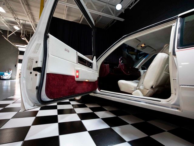 1990 Cadillac DeVille 2dr Coupe - 22832212 - 40