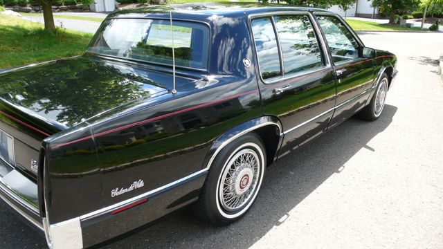 1990 Cadillac DeVille 4dr Sedan - 16493072 - 15