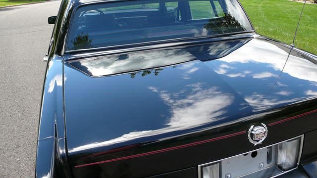 1990 Cadillac DeVille 4dr Sedan - 16493072 - 17